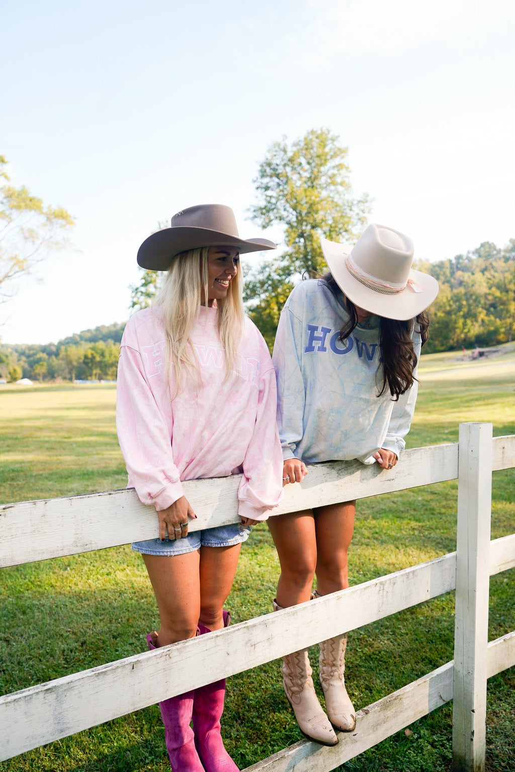 Howdy - Camo Vintage Crew-Neck Sweatshirt