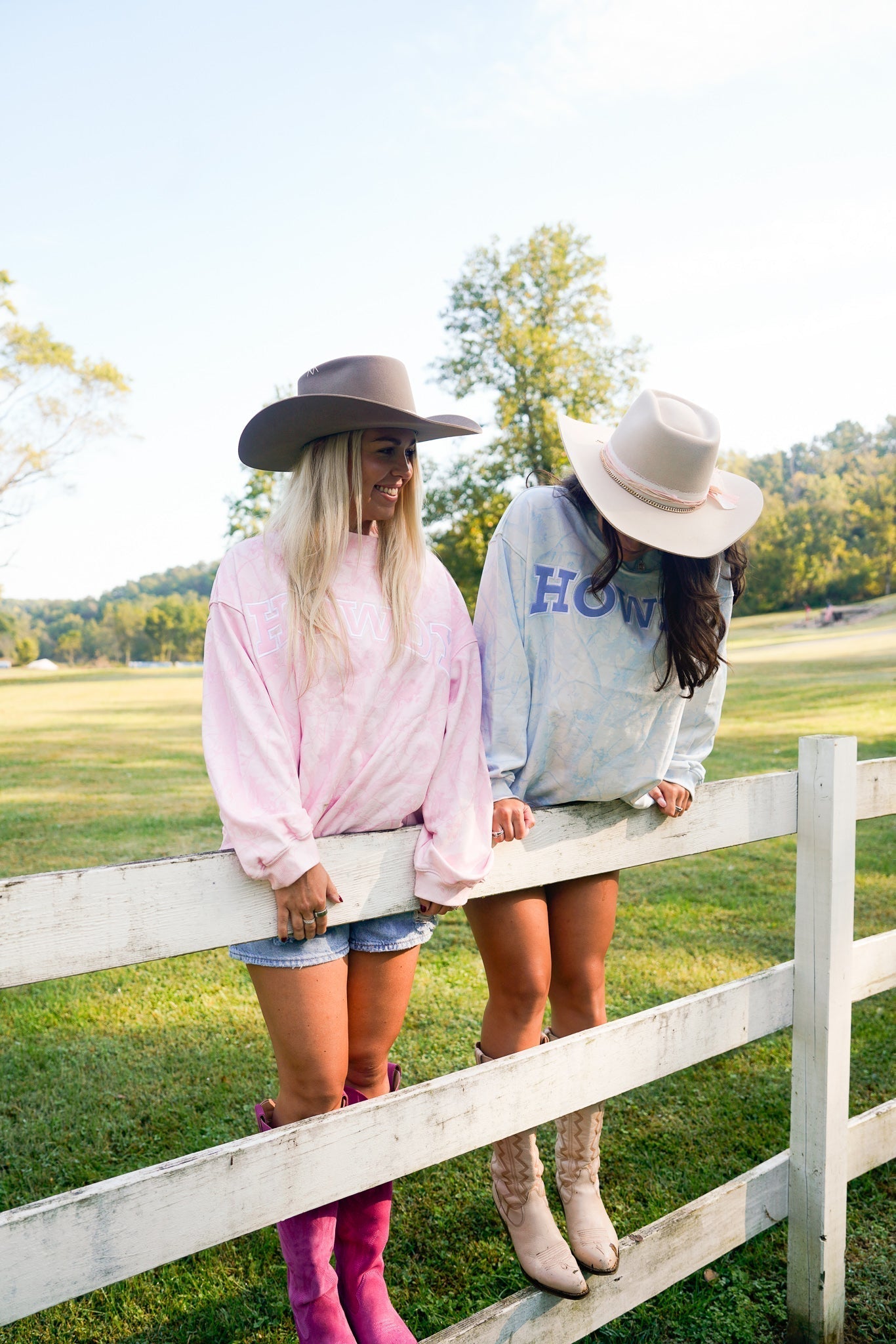 Howdy - Camo Vintage Crew-Neck Sweatshirt