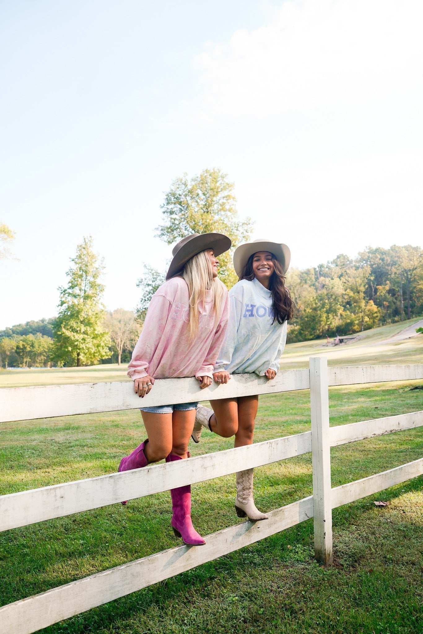 Howdy - Camo Vintage Crew-Neck Sweatshirt