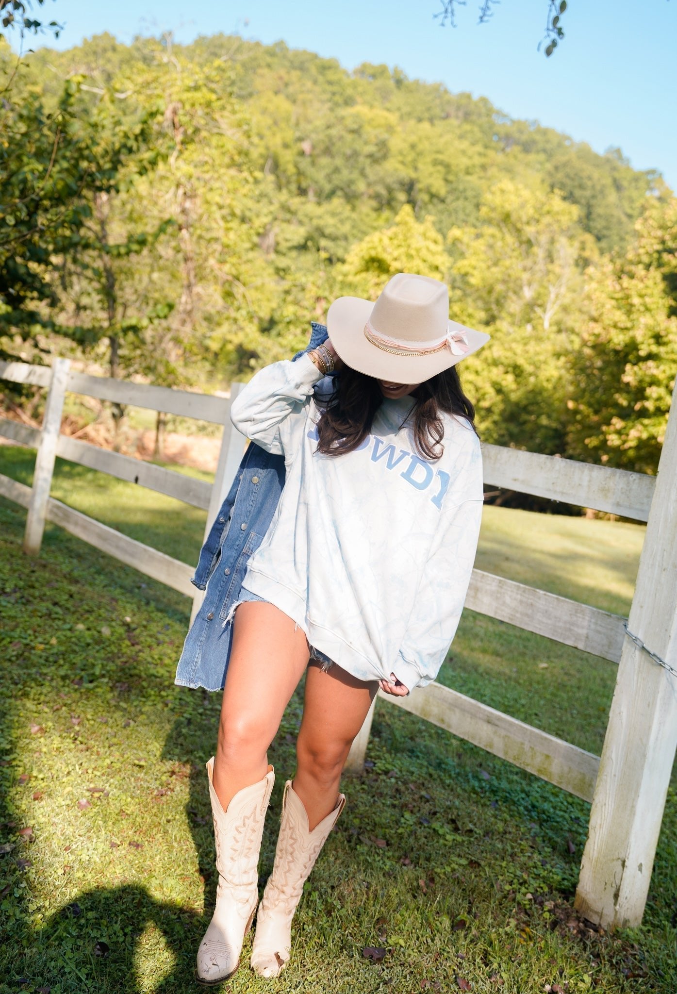 Howdy - Camo Vintage Crew-Neck Sweatshirt