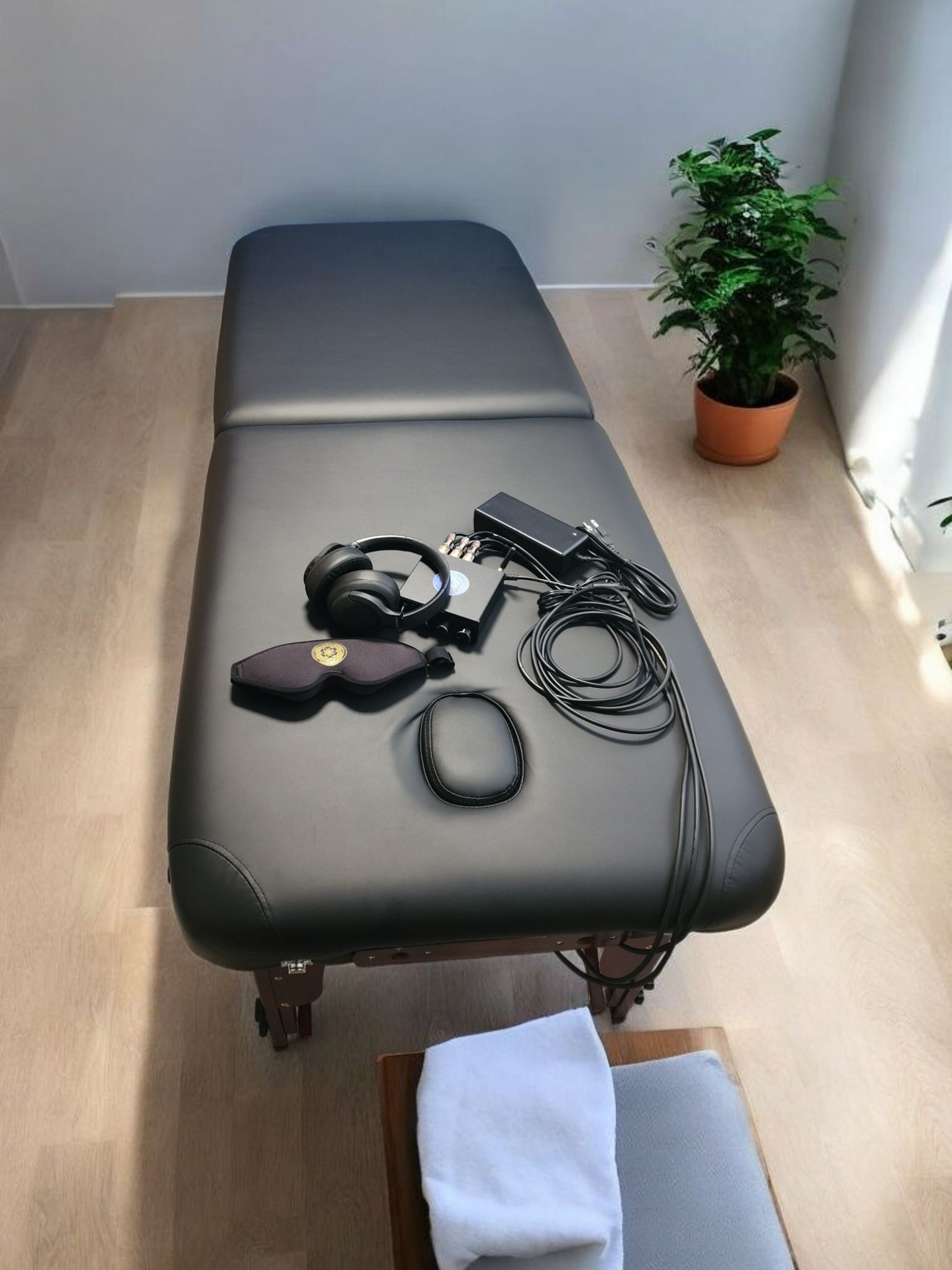 Vibroacoustic Therapy Massage Table – 190 Watt RMS Transducers